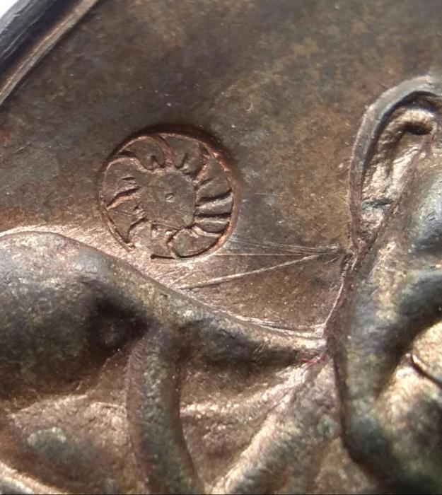 เหรียญกองพันสอง ปี36 เนื้อนวะ บล๊อกทองแดงหลังแตก หายากมากๆ